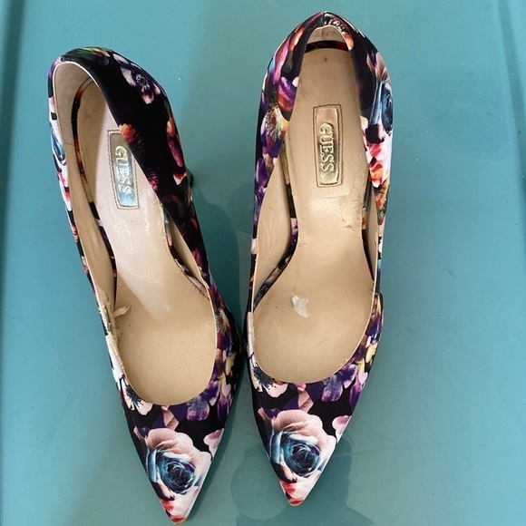 Guess Shoes - Picture 2 of 5